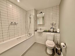 Amazing Flat With Free Parking and Balcony