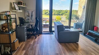 Amazing Flat With Free Parking and Balcony