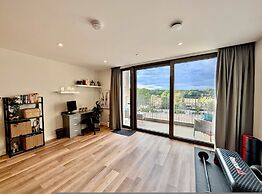 Amazing Flat With Free Parking and Balcony