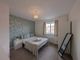 Comfortable 2-bedroom House With Free Parking