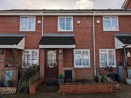 Comfortable 2-bedroom House With Free Parking
