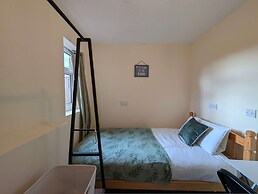 Comfortable 2-bedroom House With Free Parking