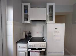 Comfortable 2-bedroom House With Free Parking
