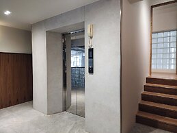 Q Space Sathorn - Narathiwas 18