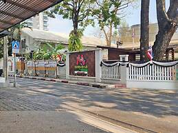 Q Space Sathorn - Narathiwas 18