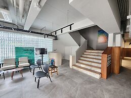 Q Space Sathorn - Narathiwas 18
