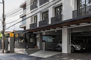 Q Space Sathorn - Narathiwas 18