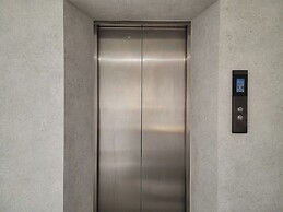 Q Space Sathorn - Narathiwas 18