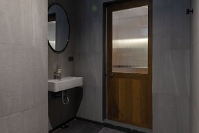 Q Space Sathorn - Narathiwas 18