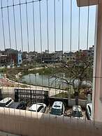 Urban Lake Stay