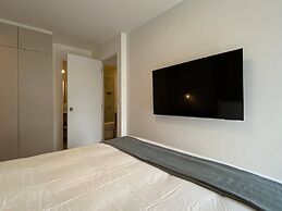 w Modern Bright 2BR w Balcony in Miraflores
