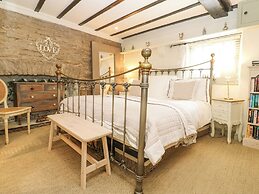 In & Out Cottage