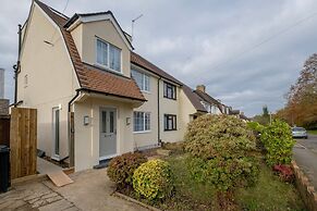 Bright 6 bedroom 3 bath house ideal for Pinewood Studios