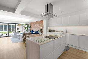 Bright 6 bedroom 3 bath house ideal for Pinewood Studios