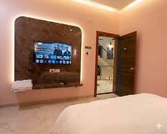 Raj Royal Hotel