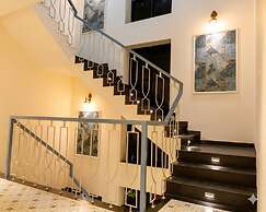 Raj Royal Hotel