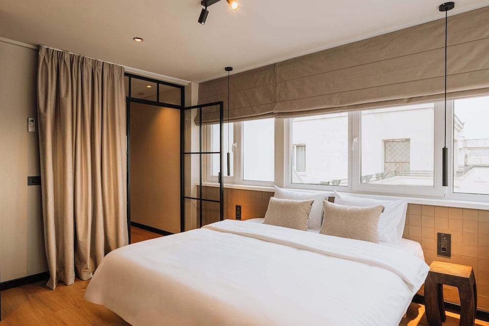 Central Boulevard Apartments by Olala Homes