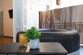 Athens Central Jacuzzi Retreat