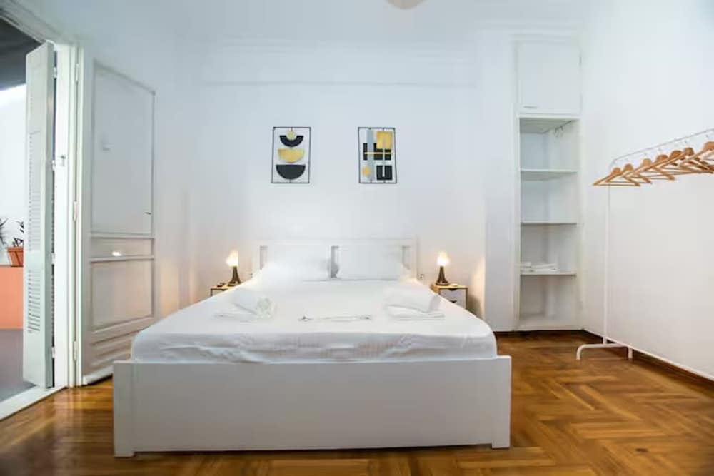 Athens Central Jacuzzi Retreat