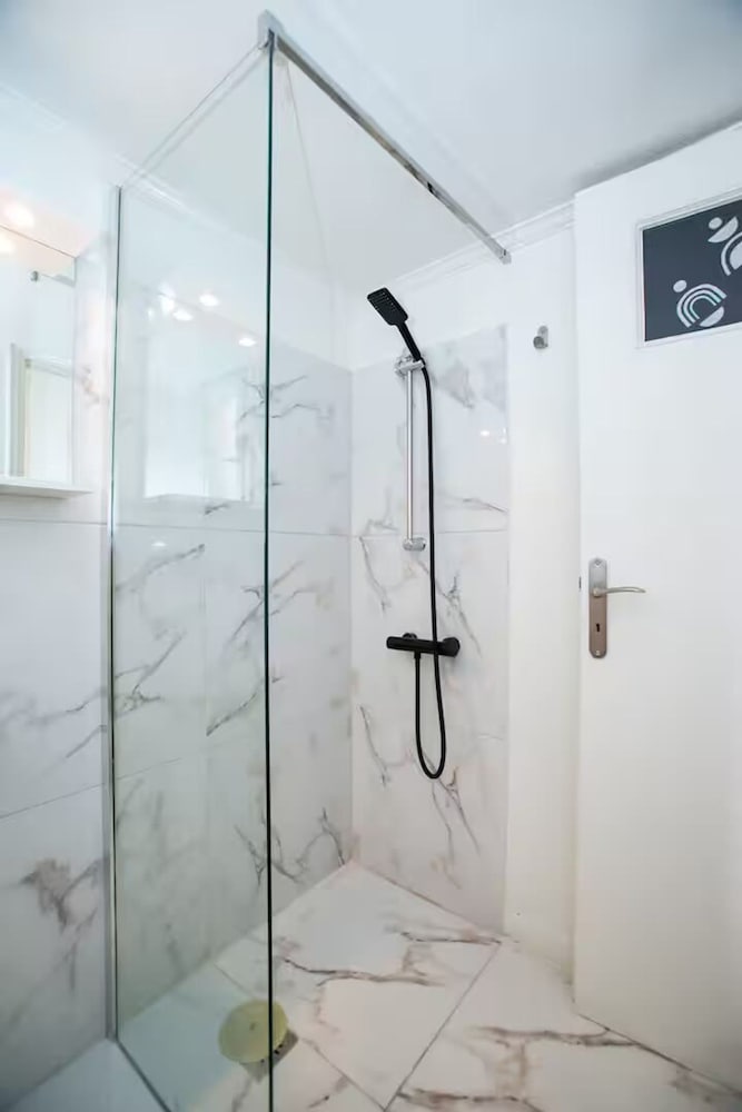Athens Central Jacuzzi Retreat