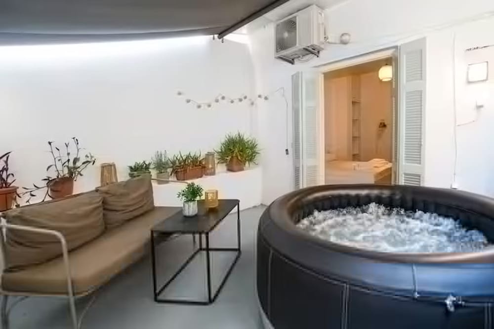 Athens Central Jacuzzi Retreat