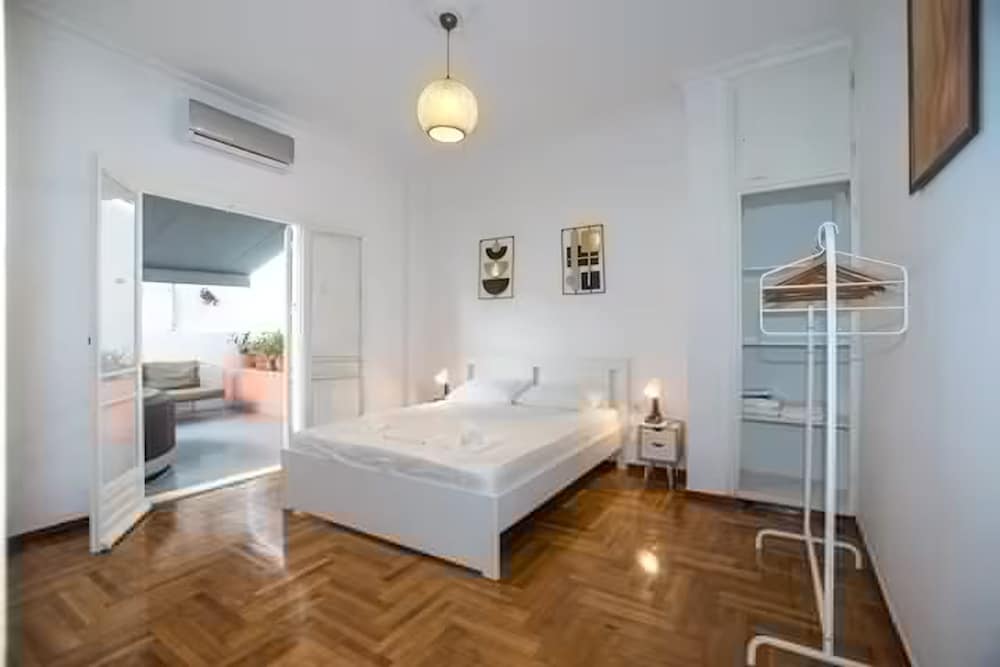 Athens Central Jacuzzi Retreat