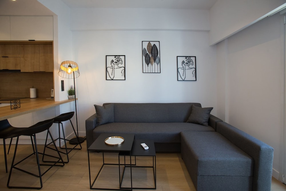 Mocha Acropolis View Apartment