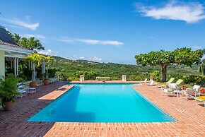 Private 2BR Open-air Villa Panoramic Views Pool