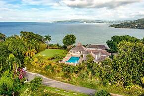 Private 2BR Open-air Villa Panoramic Views Pool