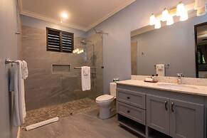 Modern 4BR Hillside Villa Pool Beach Club Access
