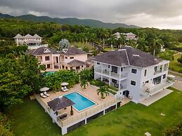Modern 4BR Hillside Villa Pool Beach Club Access