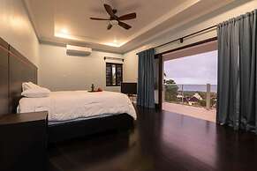 Modern 4BR Hillside Villa Pool Beach Club Access