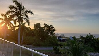 Modern 4BR Hillside Villa Pool Beach Club Access