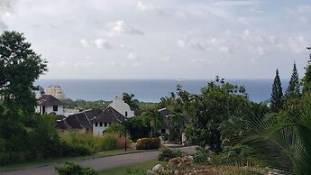 Modern 4BR Hillside Villa Pool Beach Club Access