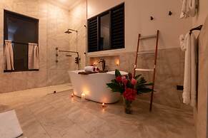 Modern 4BR Hillside Villa Pool Beach Club Access