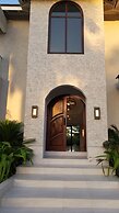Modern 4BR Hillside Villa Pool Beach Club Access