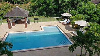 Modern 4BR Hillside Villa Pool Beach Club Access