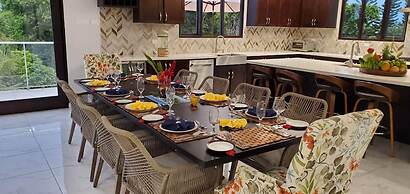 Modern 4BR Hillside Villa Pool Beach Club Access