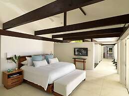 Nature-inspired 4BR Modern Villa Pool Resort Access