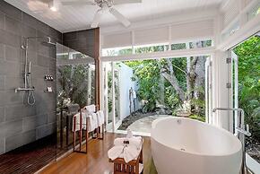 Nature-inspired 4BR Modern Villa Pool Resort Access