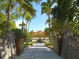 Nature-inspired 4BR Modern Villa Pool Resort Access