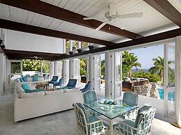 Nature-inspired 4BR Modern Villa Pool Resort Access