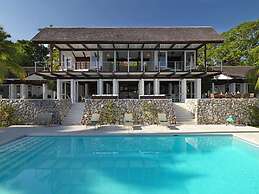 Nature-inspired 4BR Modern Villa Pool Resort Access
