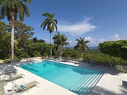 Nature-inspired 4BR Modern Villa Pool Resort Access