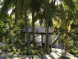 Nature-inspired 4BR Modern Villa Pool Resort Access