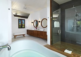 Nature-inspired 4BR Modern Villa Pool Resort Access