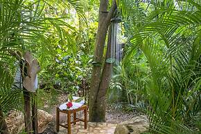 Nature-inspired 4BR Modern Villa Pool Resort Access