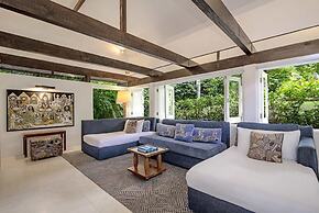 Nature-inspired 4BR Modern Villa Pool Resort Access