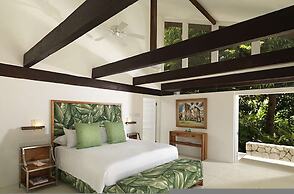 Nature-inspired 4BR Modern Villa Pool Resort Access