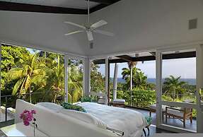 Nature-inspired 4BR Modern Villa Pool Resort Access